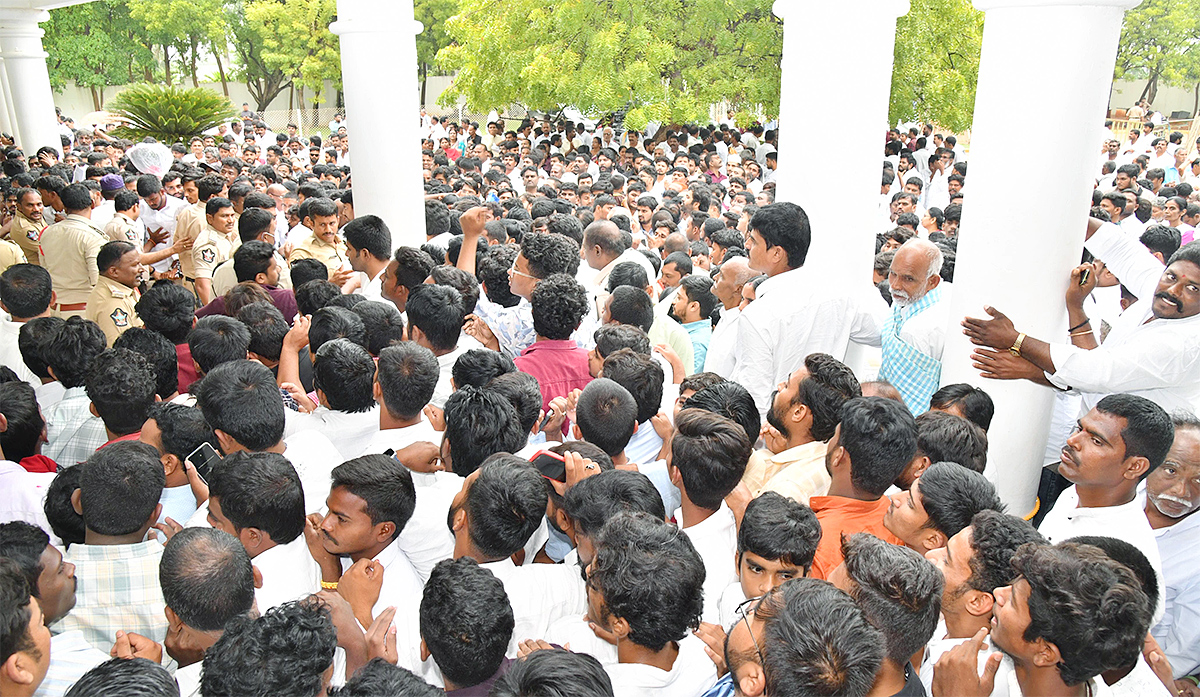 YS Jagan Grand Entry Pulivendula Camp Office Praja Darbar 7