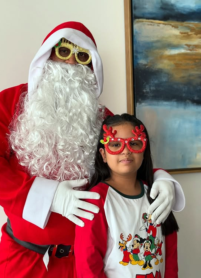 MS Dhoni Turns Santa Claus Sachin Tendulkar Yuvraj Singh Christmas Celebrations Pics Viral4