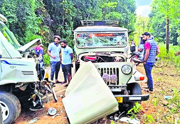 జీపు, టెంపో ట్రావెలర్‌ ఢీ 1