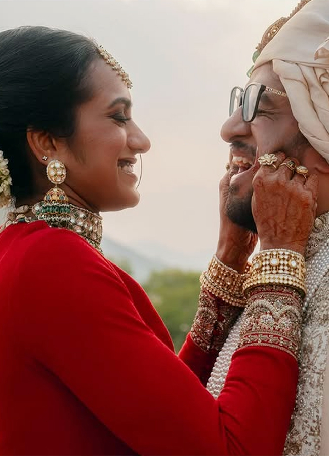 Do you know the details of this designer lehenga that was worn by PV Sindhu at her wedding8