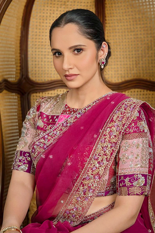 Sania Mirza If you cant find the sunshine be the sparkle latest Pics Viral Photos7