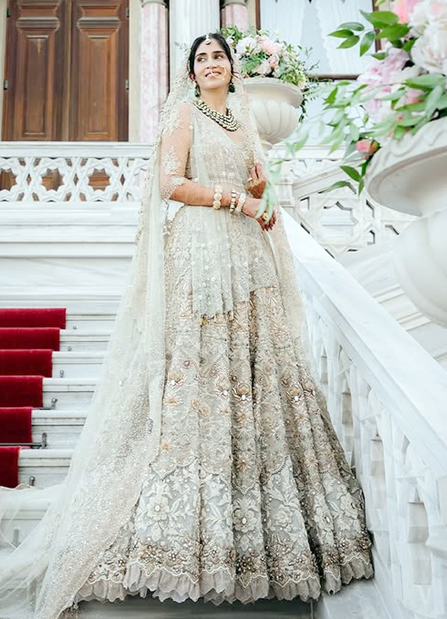 Popular Designer Tarun Tahiliani designer amazing bridal lehenga2