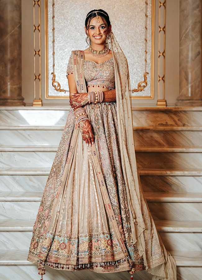 Popular Designer Tarun Tahiliani designer amazing bridal lehenga11