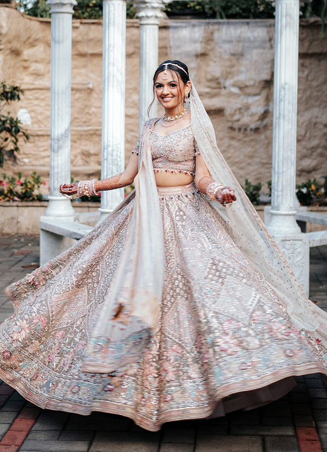 Popular Designer Tarun Tahiliani designer amazing bridal lehenga14