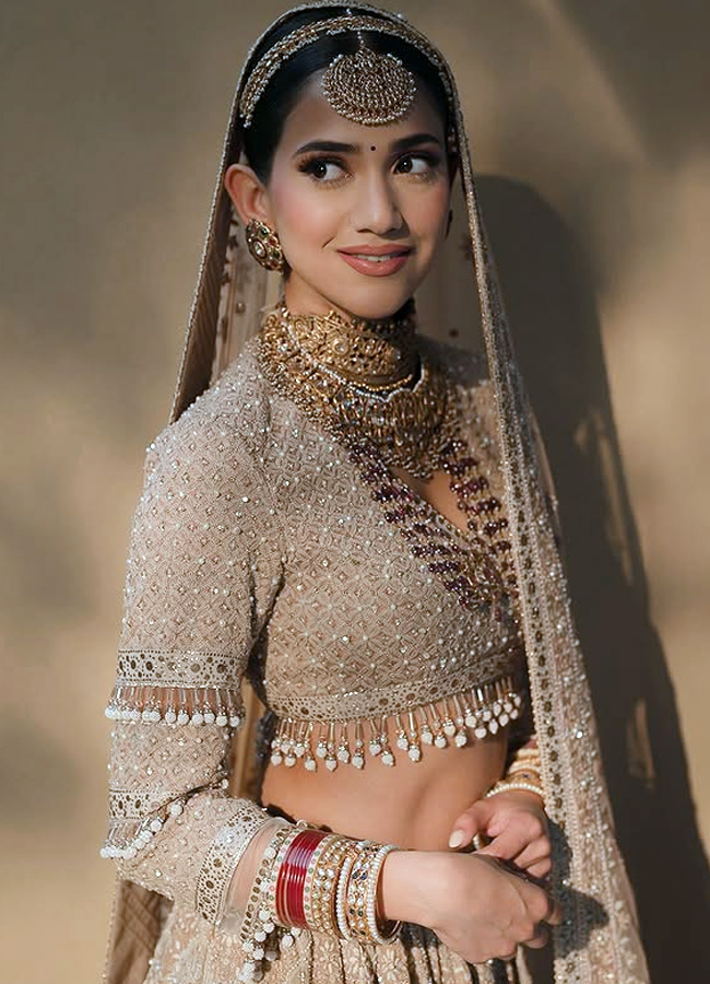 Popular Designer Tarun Tahiliani designer amazing bridal lehenga17