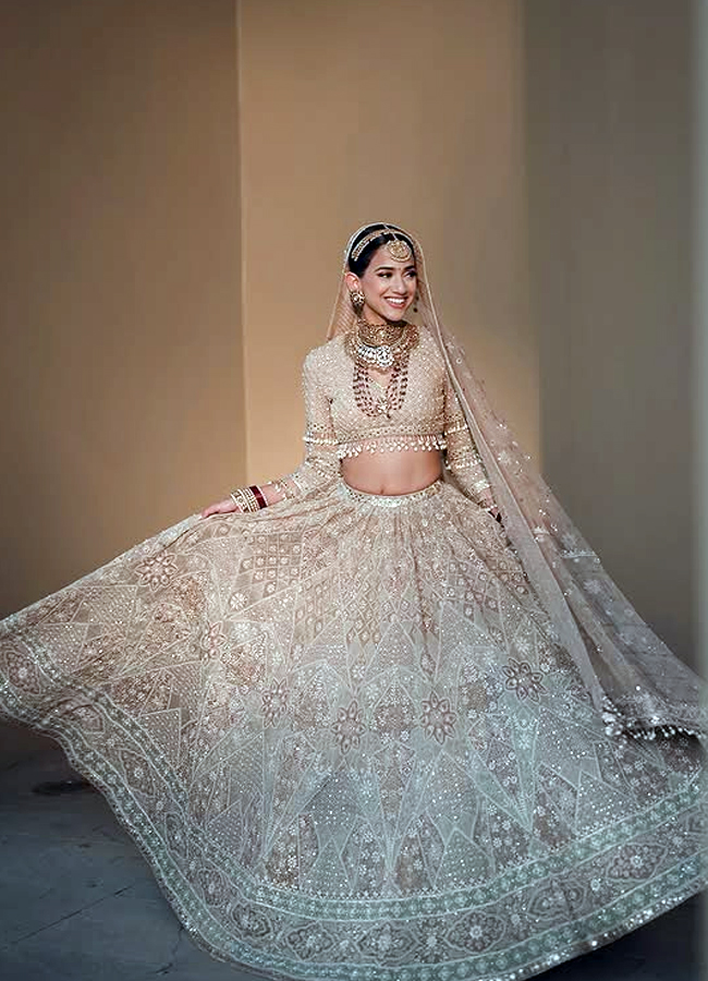 Popular Designer Tarun Tahiliani designer amazing bridal lehenga18