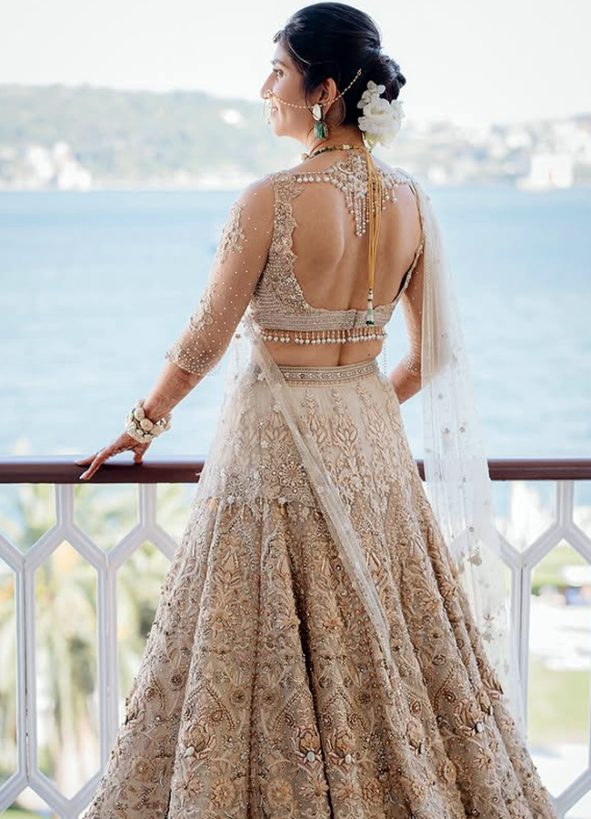 Popular Designer Tarun Tahiliani designer amazing bridal lehenga5