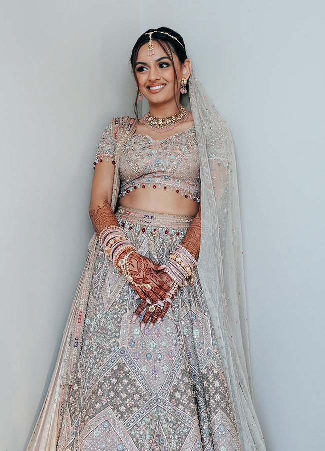 Popular Designer Tarun Tahiliani designer amazing bridal lehenga10