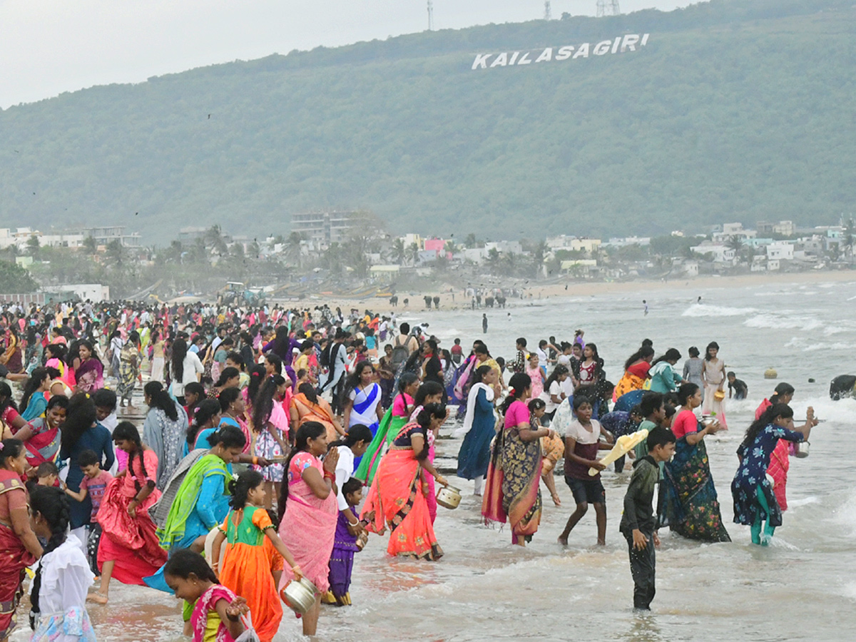 Visakhapatnam celebrates Gangamma Jatara as thanksgiving for safety photos19