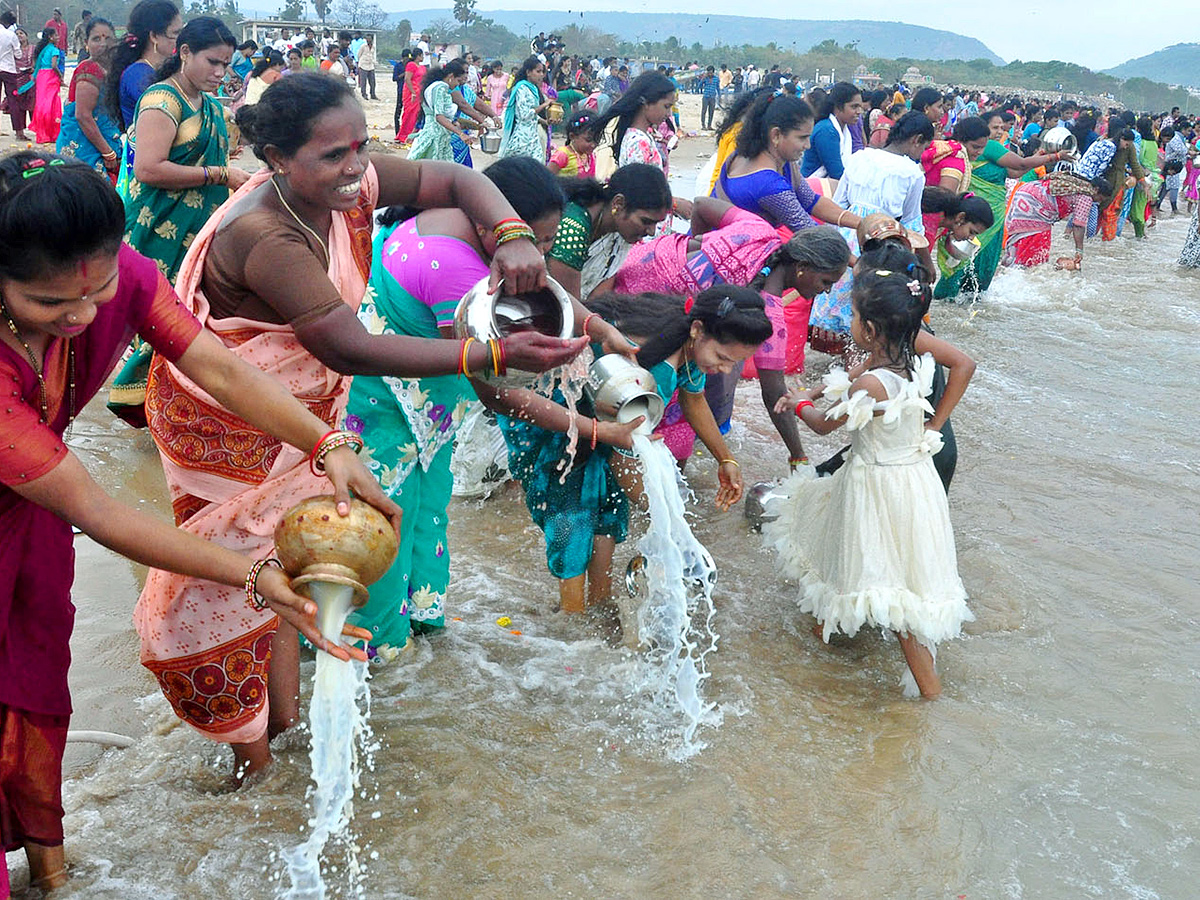 Visakhapatnam celebrates Gangamma Jatara as thanksgiving for safety photos2