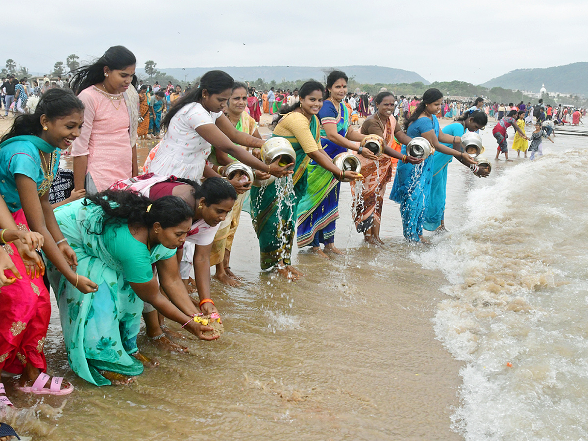 Visakhapatnam celebrates Gangamma Jatara as thanksgiving for safety photos3