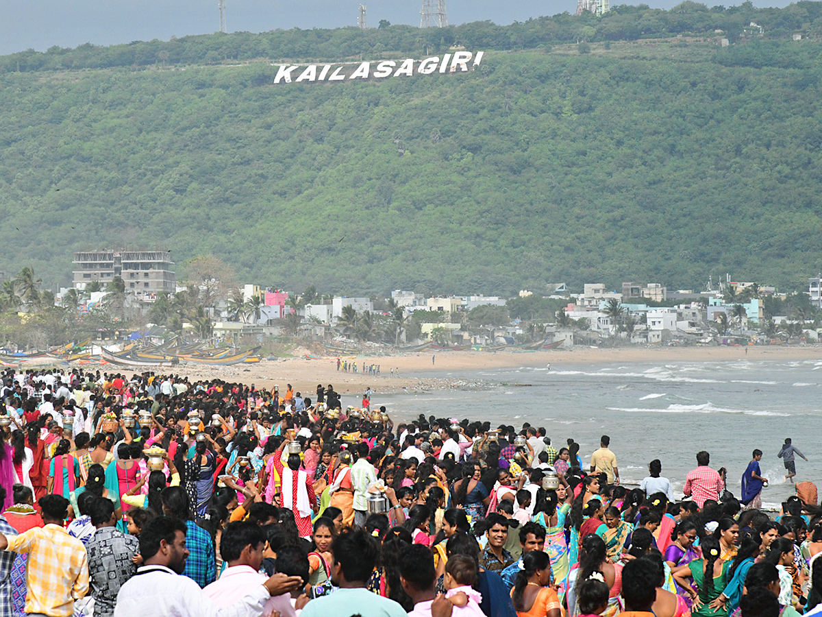 Visakhapatnam celebrates Gangamma Jatara as thanksgiving for safety photos7