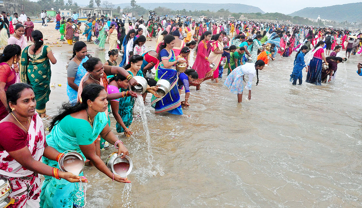 Visakhapatnam celebrates Gangamma Jatara as thanksgiving for safety photos8