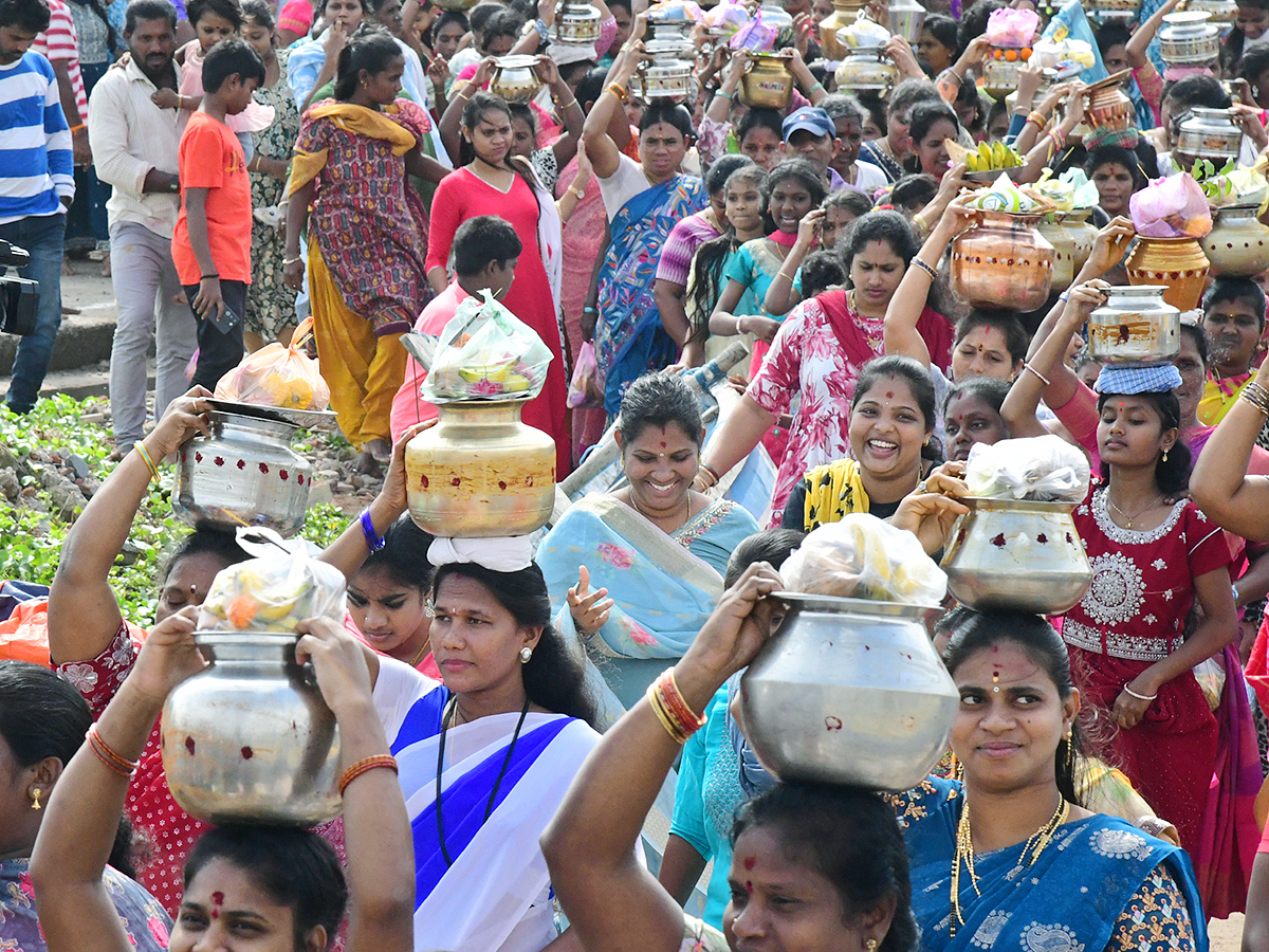 Visakhapatnam celebrates Gangamma Jatara as thanksgiving for safety photos9