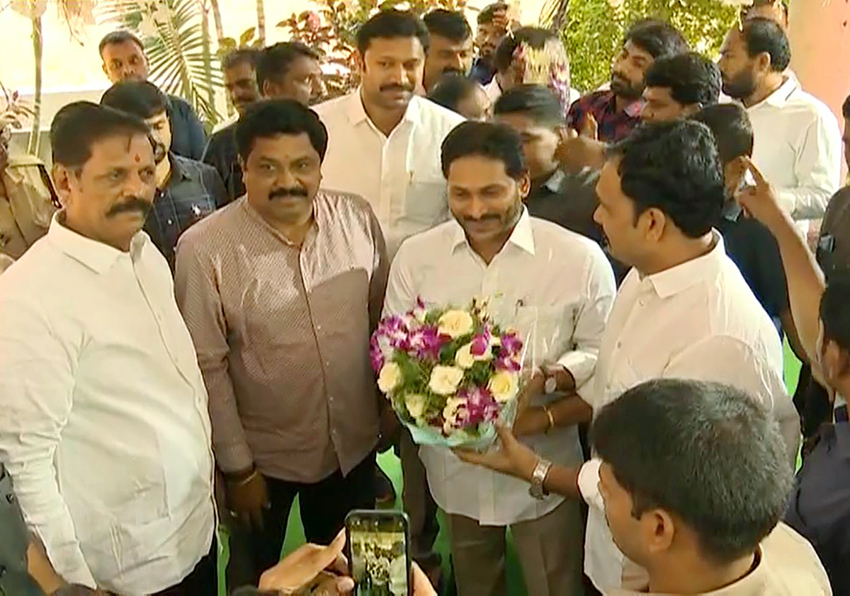 YS Jagan and YS Bharathi attends Wedding at Pulivendula Photos goes viral9