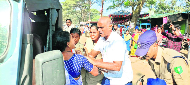 నిరసనలో ఉద్రిక్తత 1