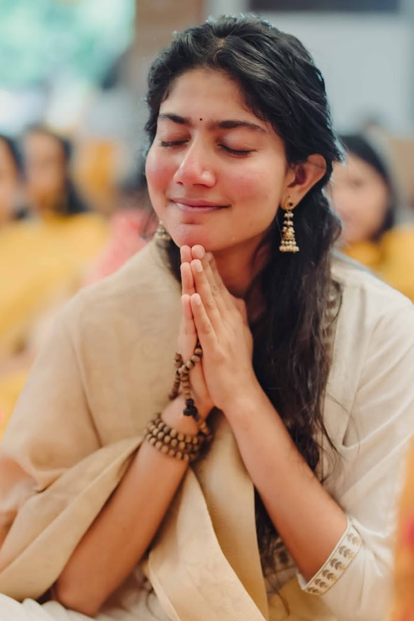 Actress Sai Pallavi Shares Emotional Post on Social media photos14