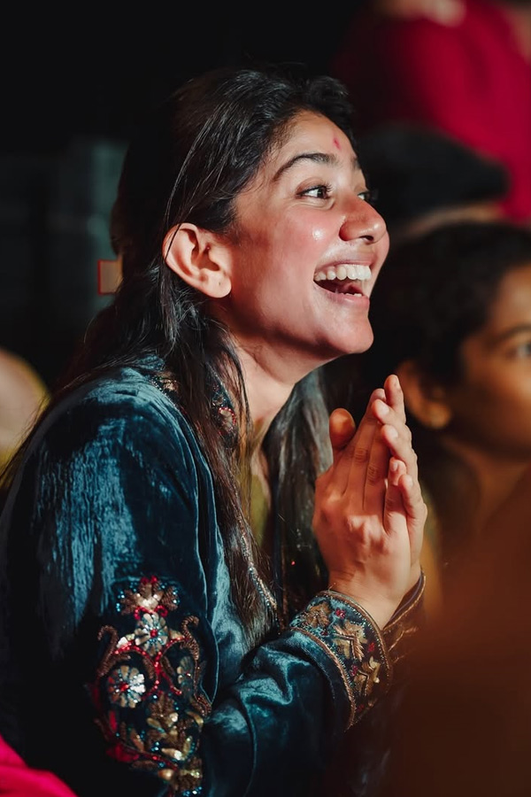 Actress Sai Pallavi Shares Emotional Post on Social media photos36