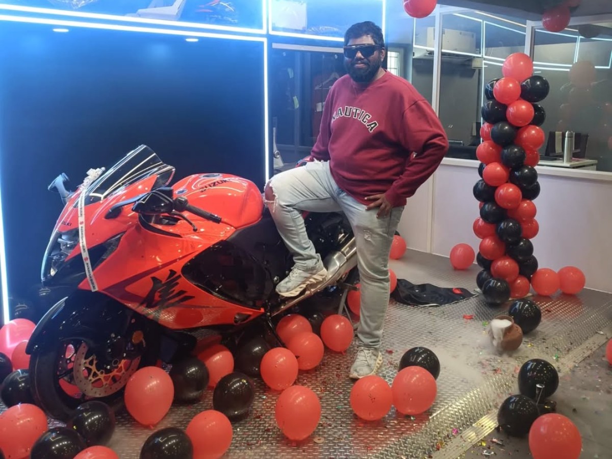 Popular Tollywood Comedian Harsha Chemudu Buys An Expensive Sports Bike Photos Viral5