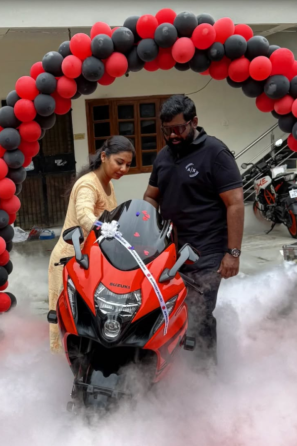 Popular Tollywood Comedian Harsha Chemudu Buys An Expensive Sports Bike Photos Viral10