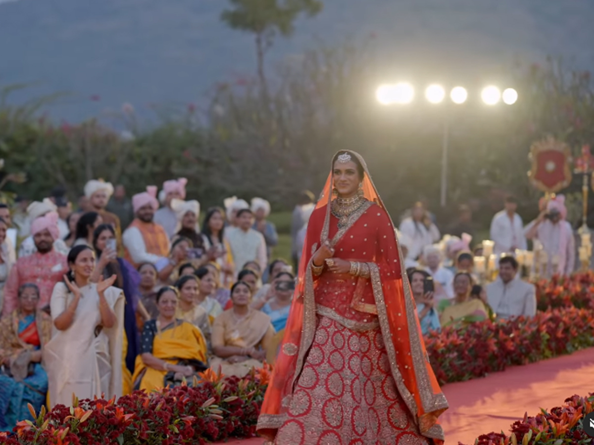 PV Sindhu shares haldi photos, showering love on her husband15