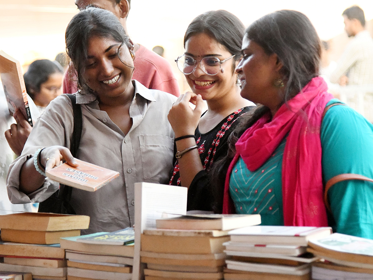 Hyderabad book fair 2024, photos goes viral11