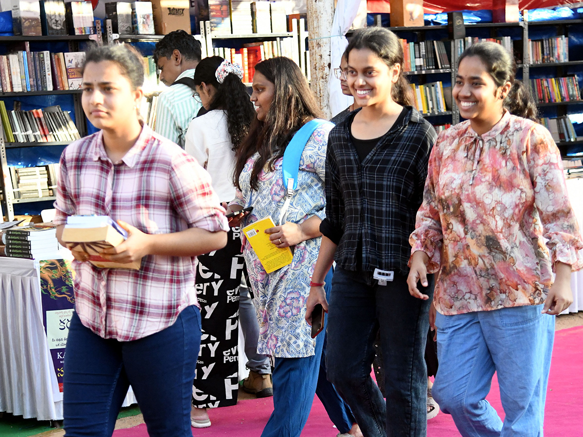 Hyderabad book fair 2024, photos goes viral12