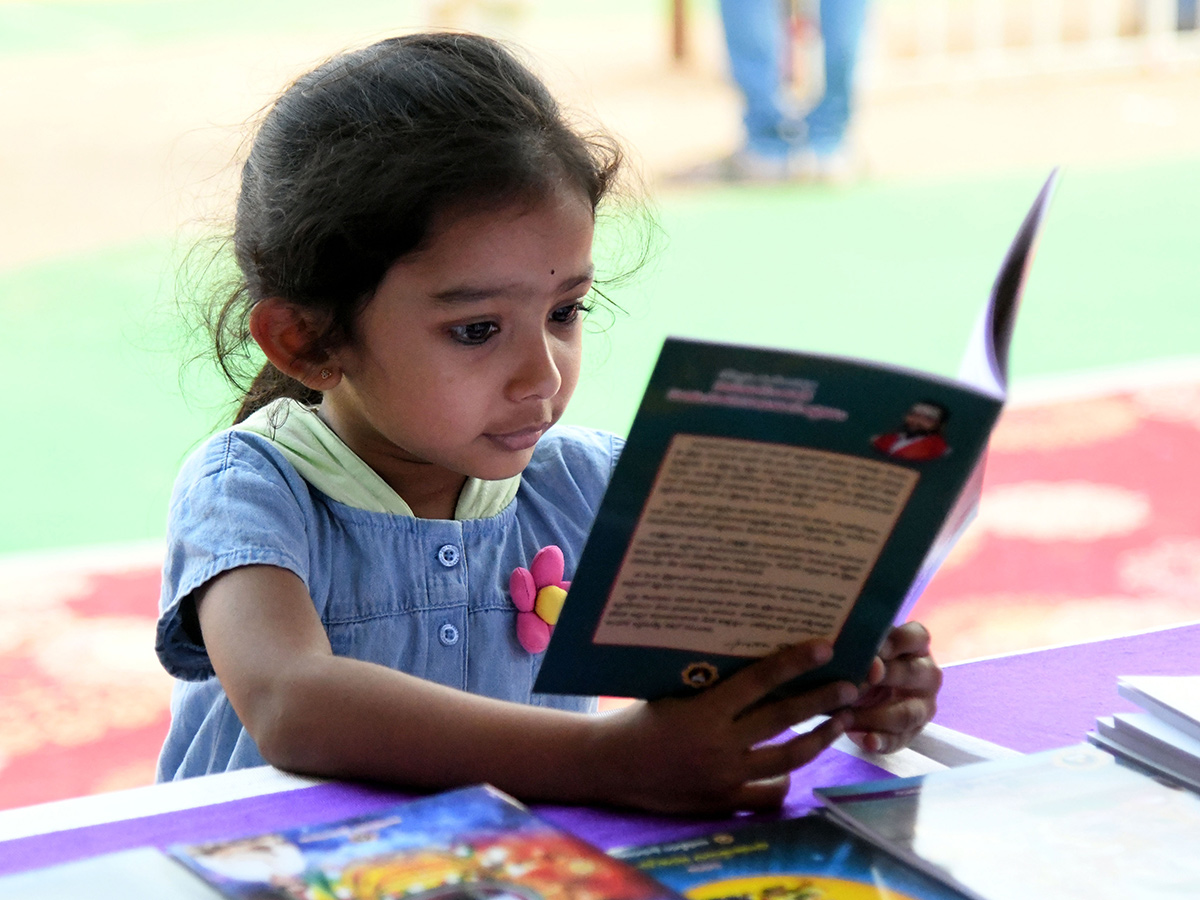 Hyderabad book fair 2024, photos goes viral17