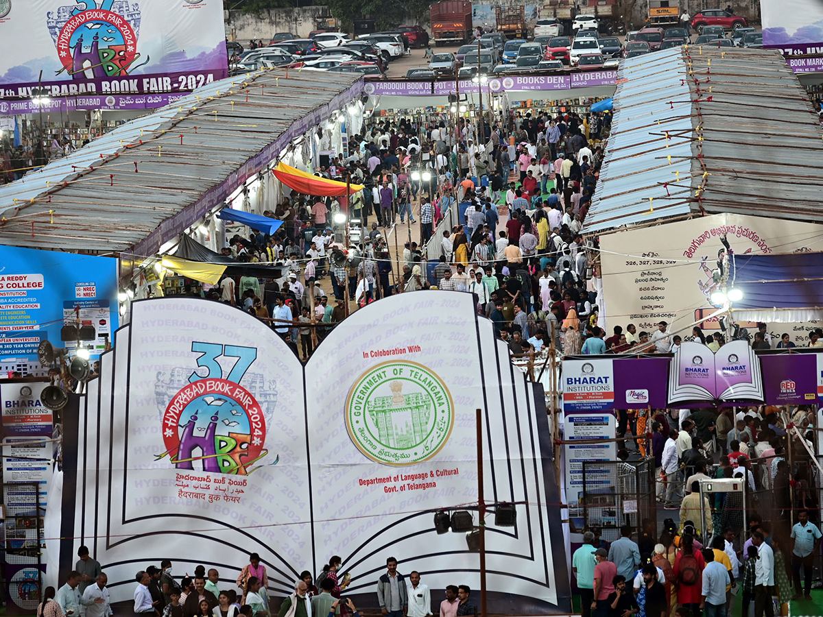 Hyderabad book fair 2024, photos goes viral19