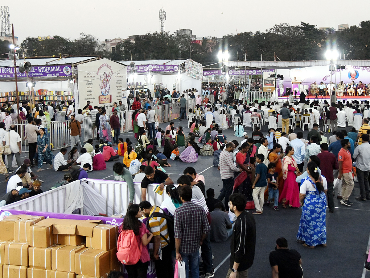 Hyderabad book fair 2024, photos goes viral4