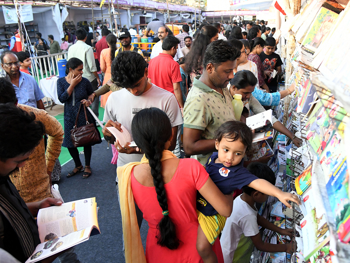 Hyderabad book fair 2024, photos goes viral7