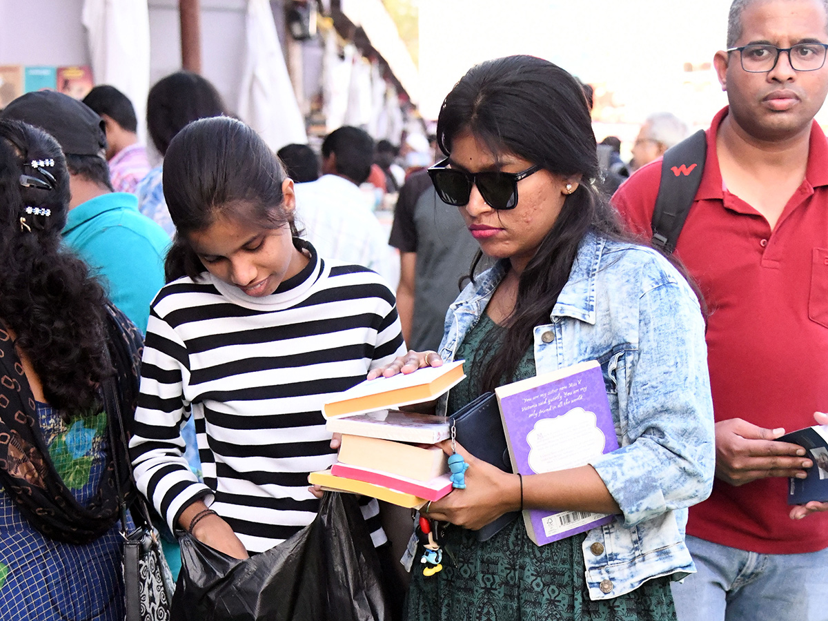 Hyderabad book fair 2024, photos goes viral9