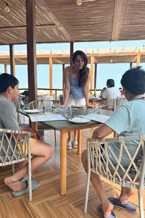 Anasuya Bharadwaj enjoys a vacation with her family Photos Viral2