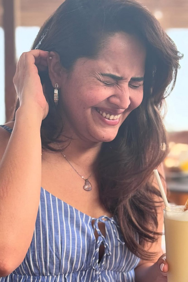 Anasuya Bharadwaj enjoys a vacation with her family Photos Viral3