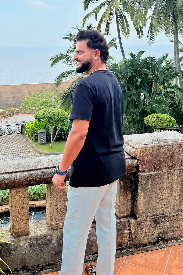 Suresh Raina Pays a Visit to Padmanabhaswamy Temple for Divine Blessings Photos11