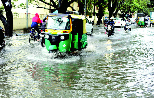 వెంటాడిన తుపాను 2