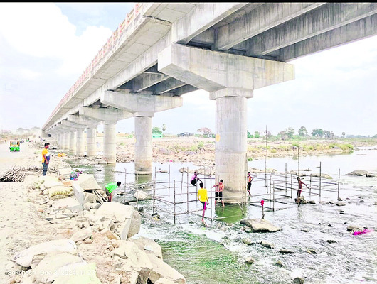 పామాయిల్‌ ఫ్యాక్టరీ  పనులు ప్రారంభించండి
1