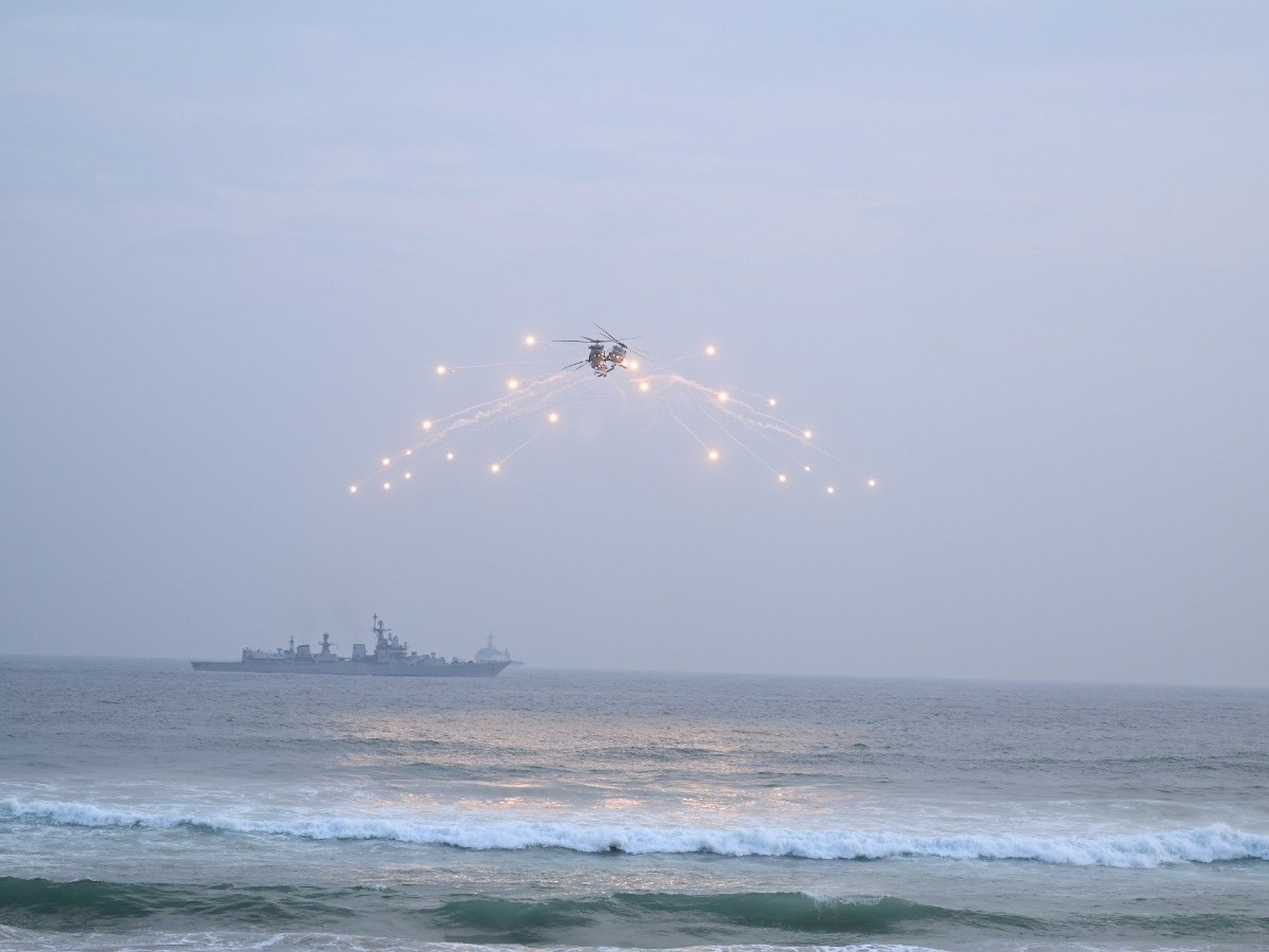 Navy Day celebrations At coast In Puri, Odisha Photos12