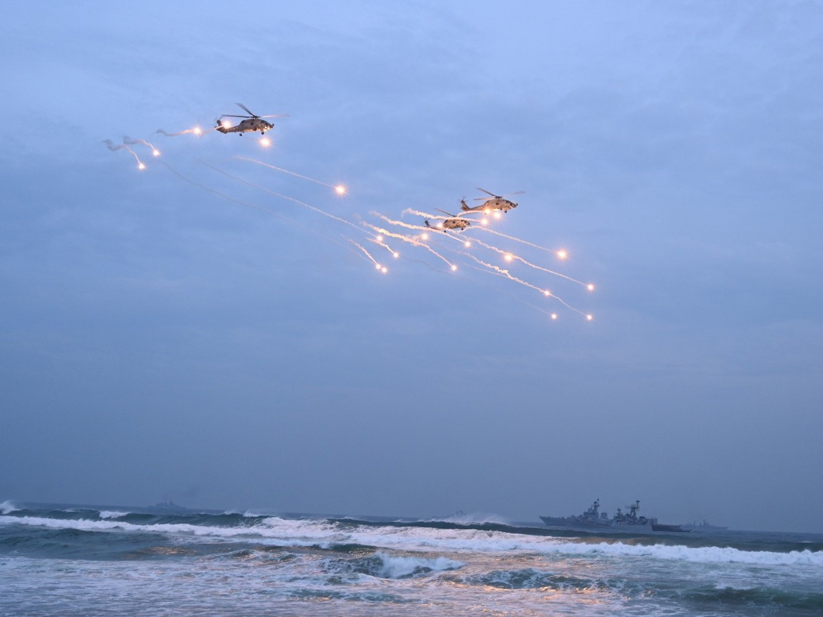 Navy Day celebrations At coast In Puri, Odisha Photos14