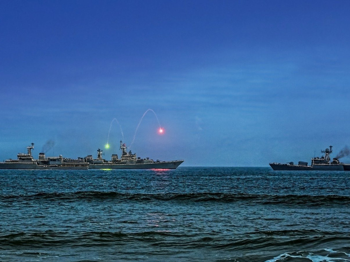 Navy Day celebrations At coast In Puri, Odisha Photos17