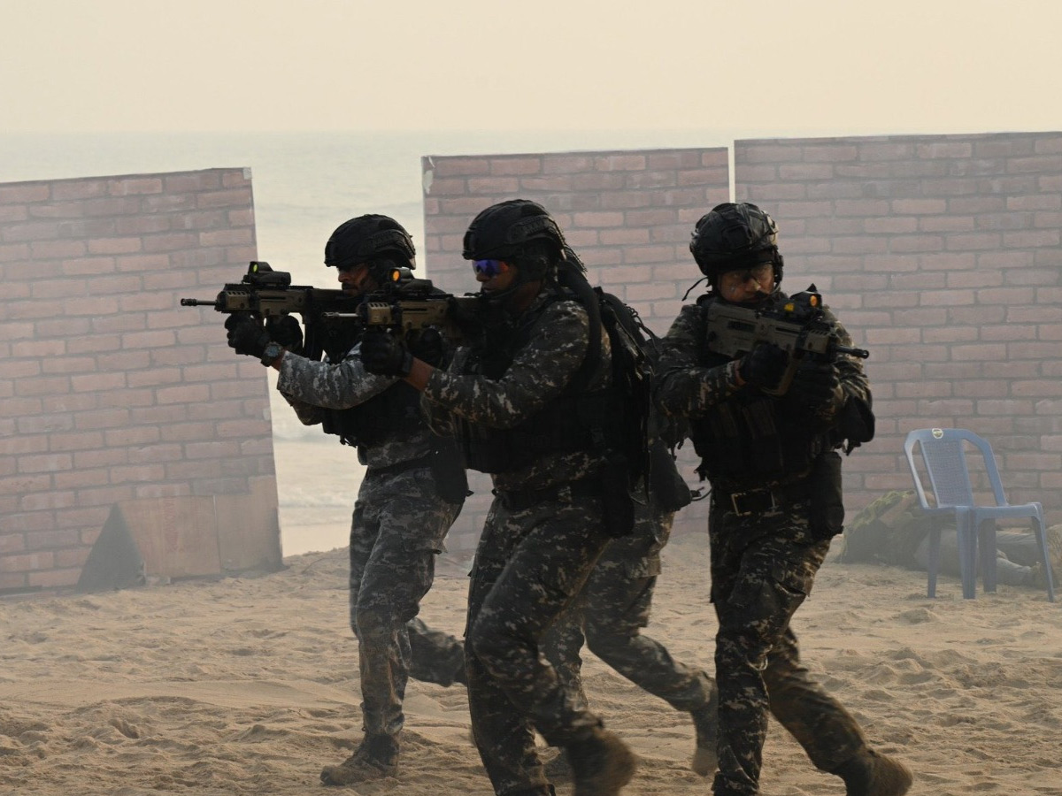 Navy Day celebrations At coast In Puri, Odisha Photos4