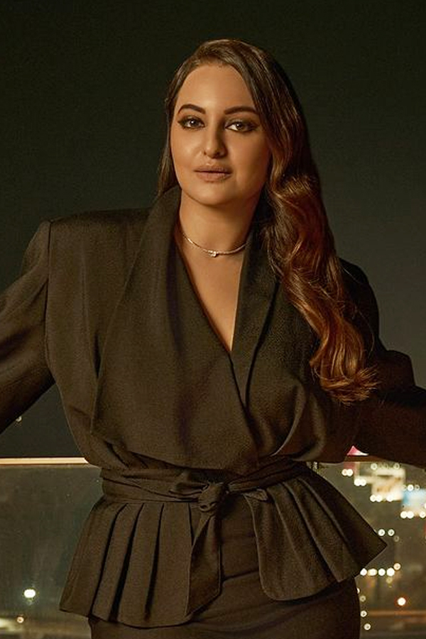 Bollywood Actress Sonakshi Sinha Glamorous Looks In Black Dress11