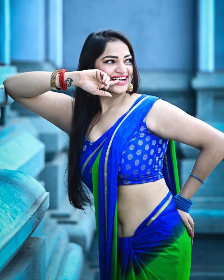 Bigg Boss Beauty Ashwini Saree Pics Goes Viral2