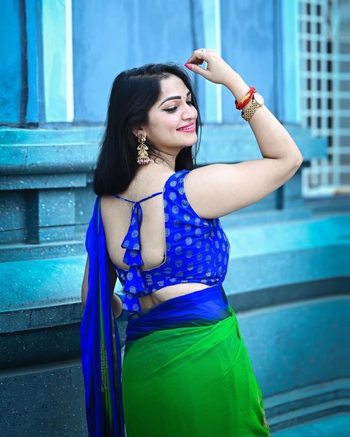 Bigg Boss Beauty Ashwini Saree Pics Goes Viral4