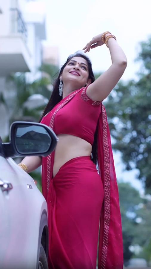 Bigg Boss Beauty Ashwini Saree Pics Goes Viral9