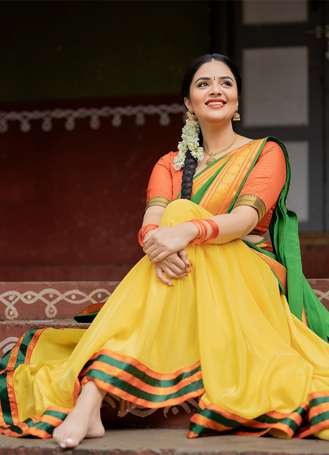 Anchor Sreemukhi New Photos HD12