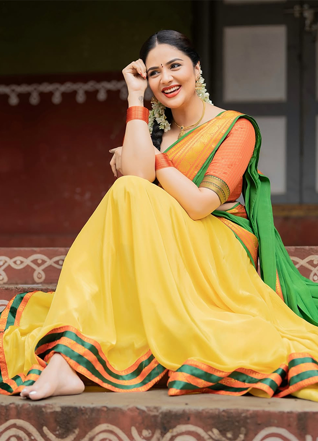 Anchor Sreemukhi New Photos HD14