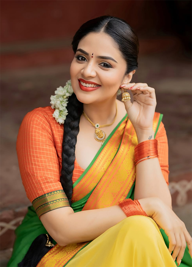 Anchor Sreemukhi New Photos HD17