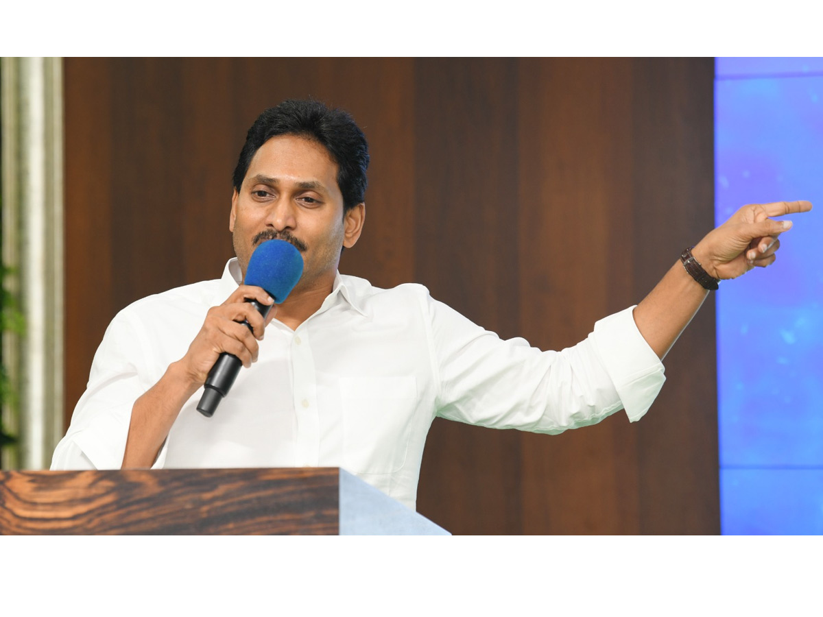 YS Jagan Interesting Comments at Srikakulam YSRCP Leaders Meeting Photos2