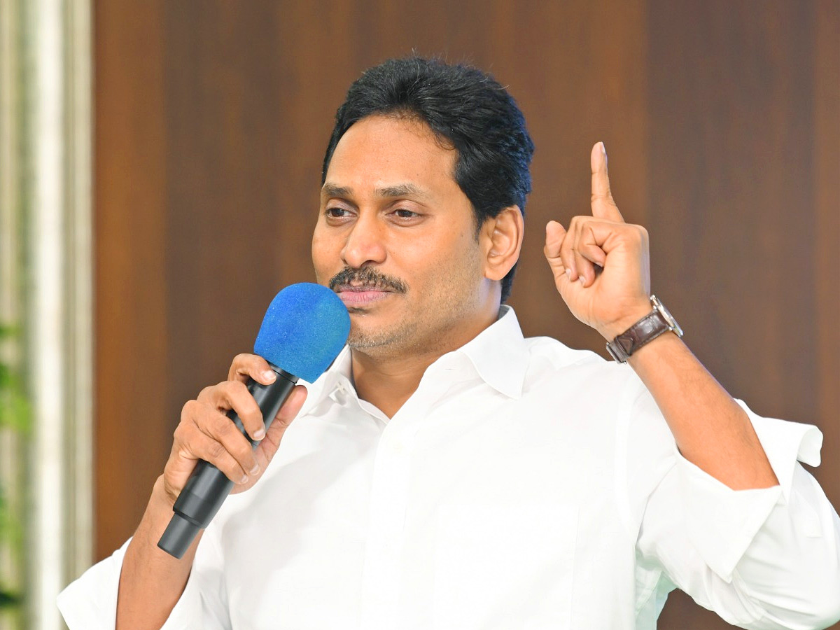 YS Jagan Interesting Comments at Srikakulam YSRCP Leaders Meeting Photos3